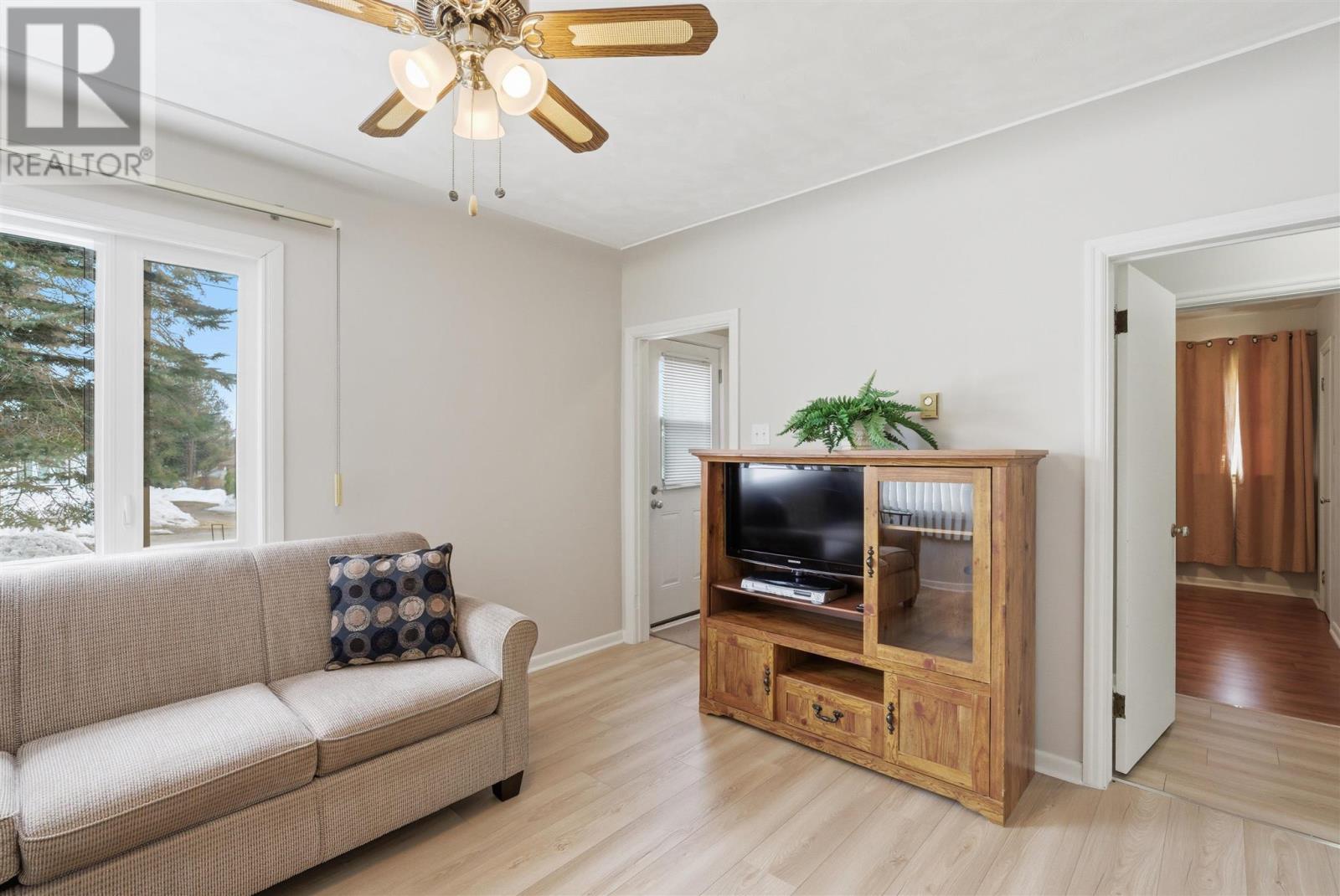 27 Queen Ave, Blind River, Ontario  P0R 1B0 - Photo 11 - SM260638