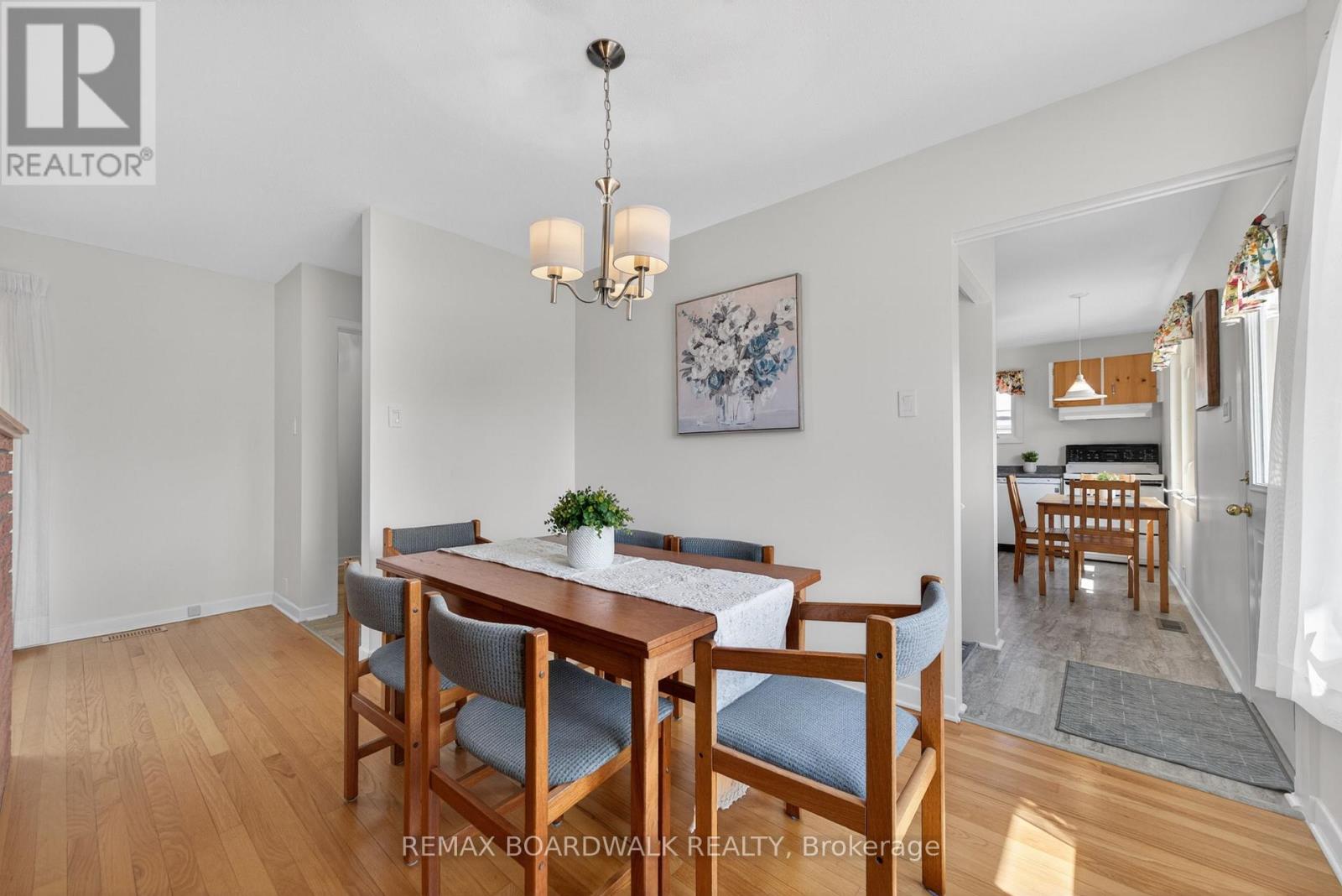 32 Bowmoor Avenue, Ottawa, Ontario  K2E 6M4 - Photo 10 - X12989912