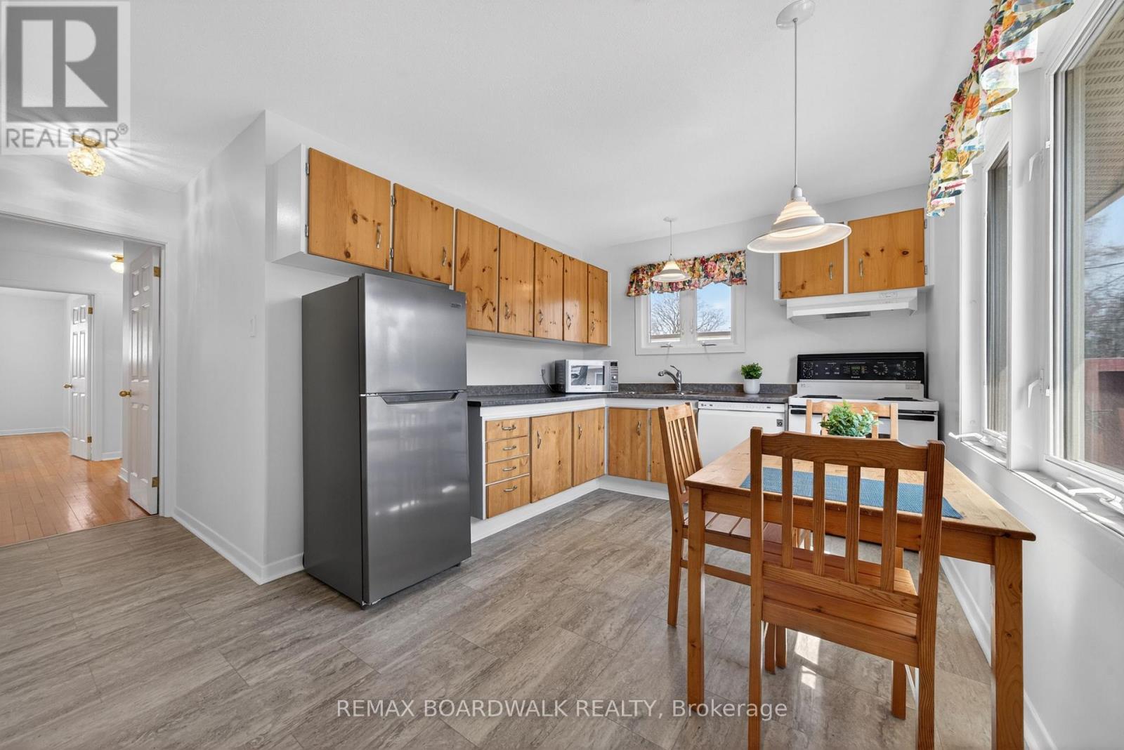 32 Bowmoor Avenue, Ottawa, Ontario  K2E 6M4 - Photo 12 - X12989912