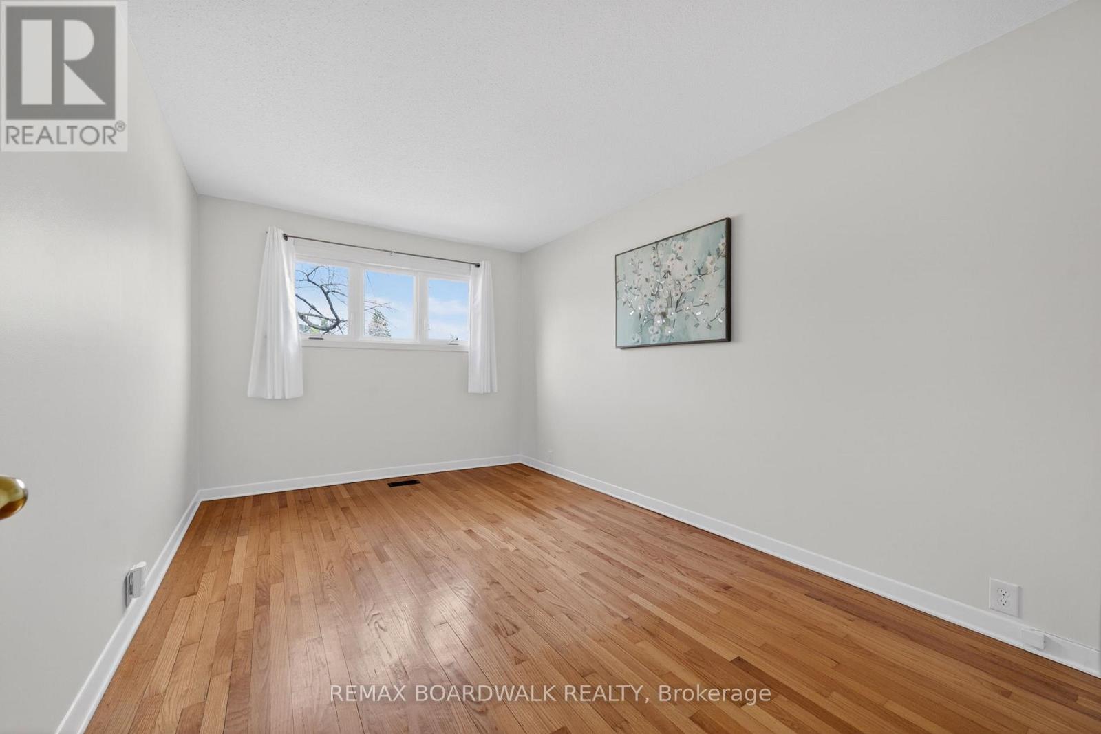 32 Bowmoor Avenue, Ottawa, Ontario  K2E 6M4 - Photo 17 - X12989912