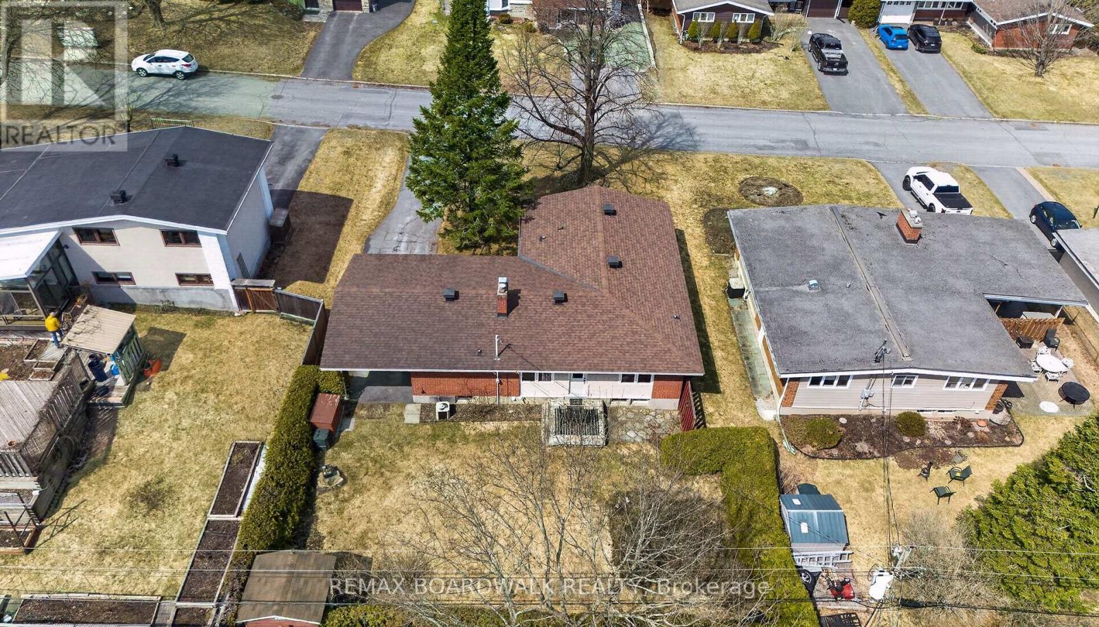 32 Bowmoor Avenue, Ottawa, Ontario  K2E 6M4 - Photo 30 - X12989912