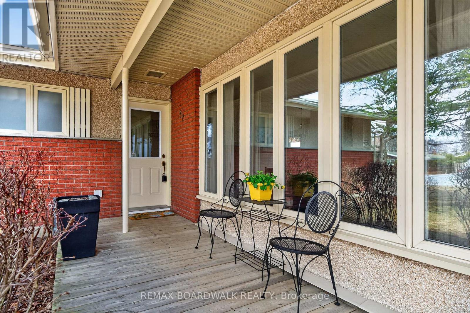 32 Bowmoor Avenue, Ottawa, Ontario  K2E 6M4 - Photo 4 - X12989912