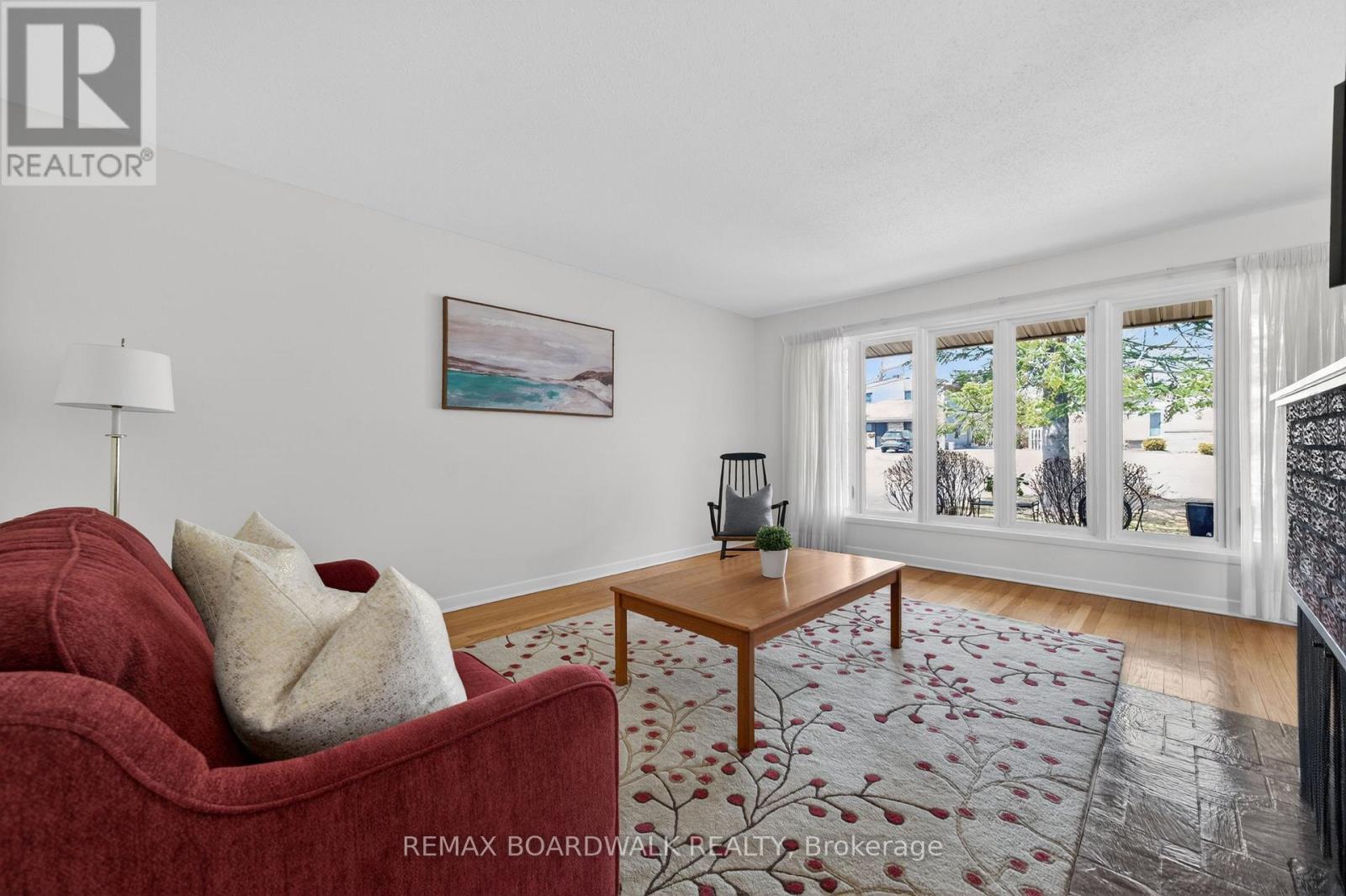 32 Bowmoor Avenue, Ottawa, Ontario  K2E 6M4 - Photo 9 - X12989912