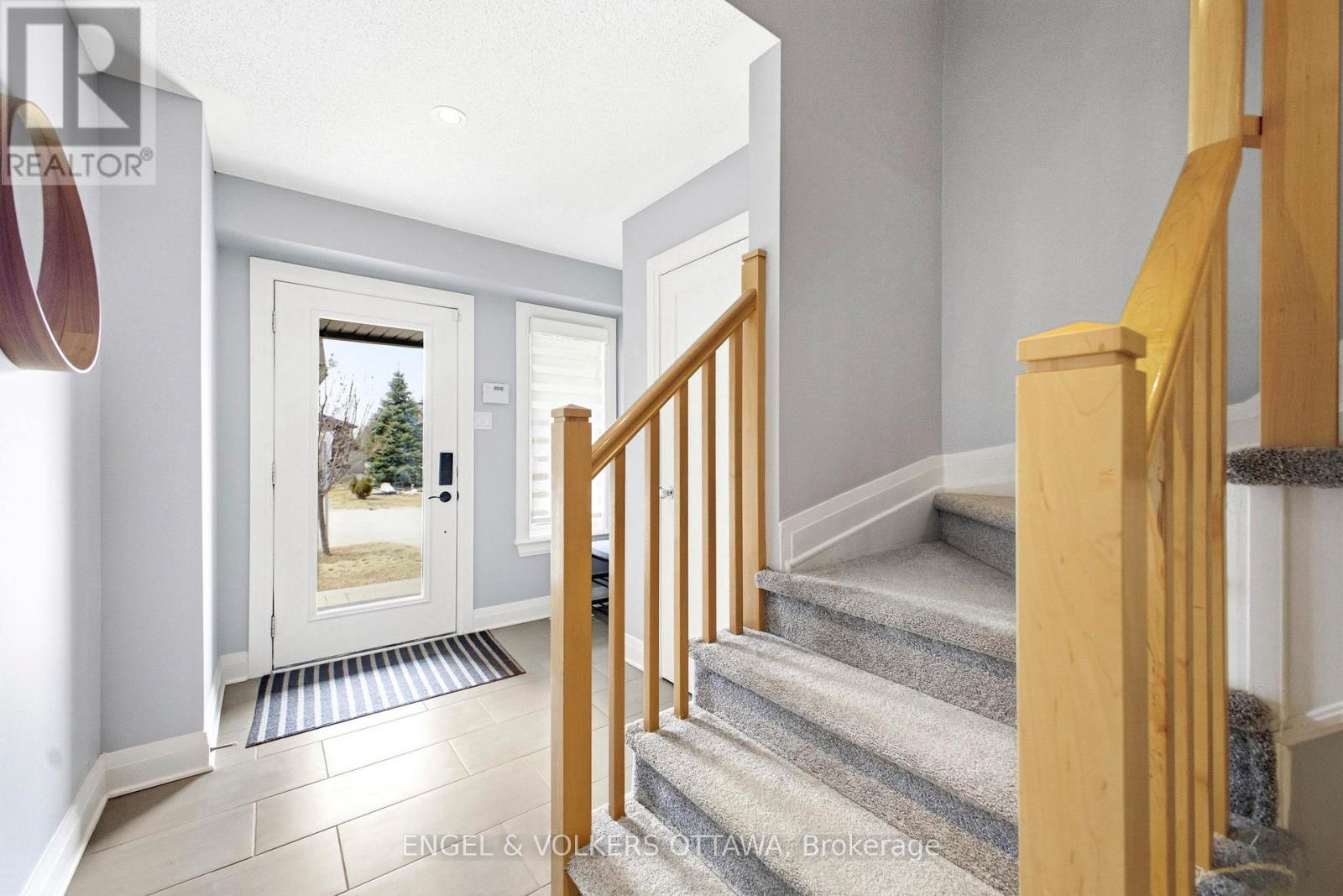 122 Nutting Crescent, Ottawa, Ontario  K4M 0C3 - Photo 2 - X12989942