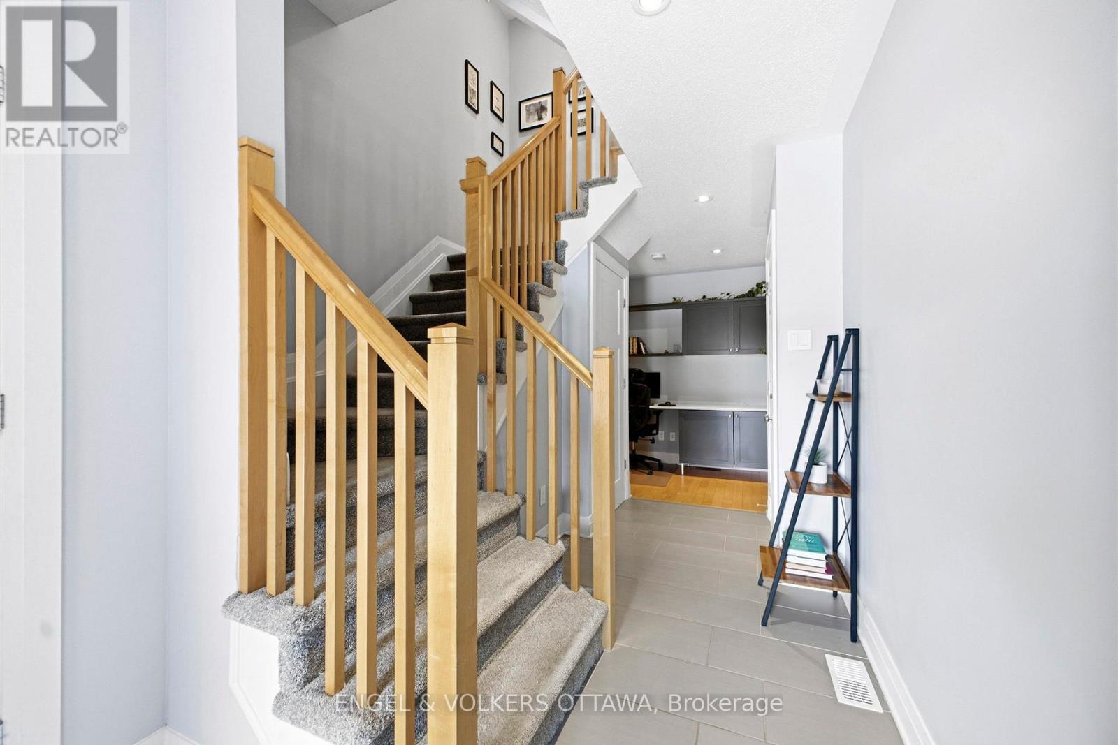 122 Nutting Crescent, Ottawa, Ontario  K4M 0C3 - Photo 3 - X12989942