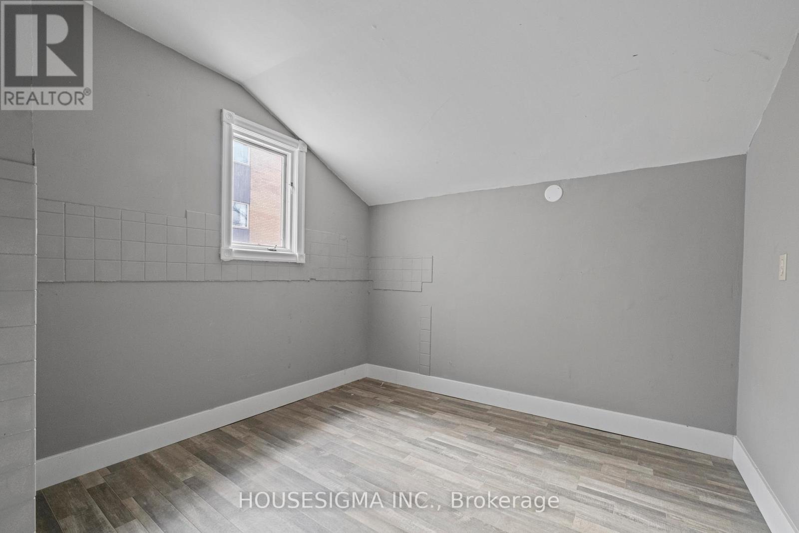 Upper - 66 Grand Avenue, London South, Ontario  N6C 1L7 - Photo 12 - X12990056