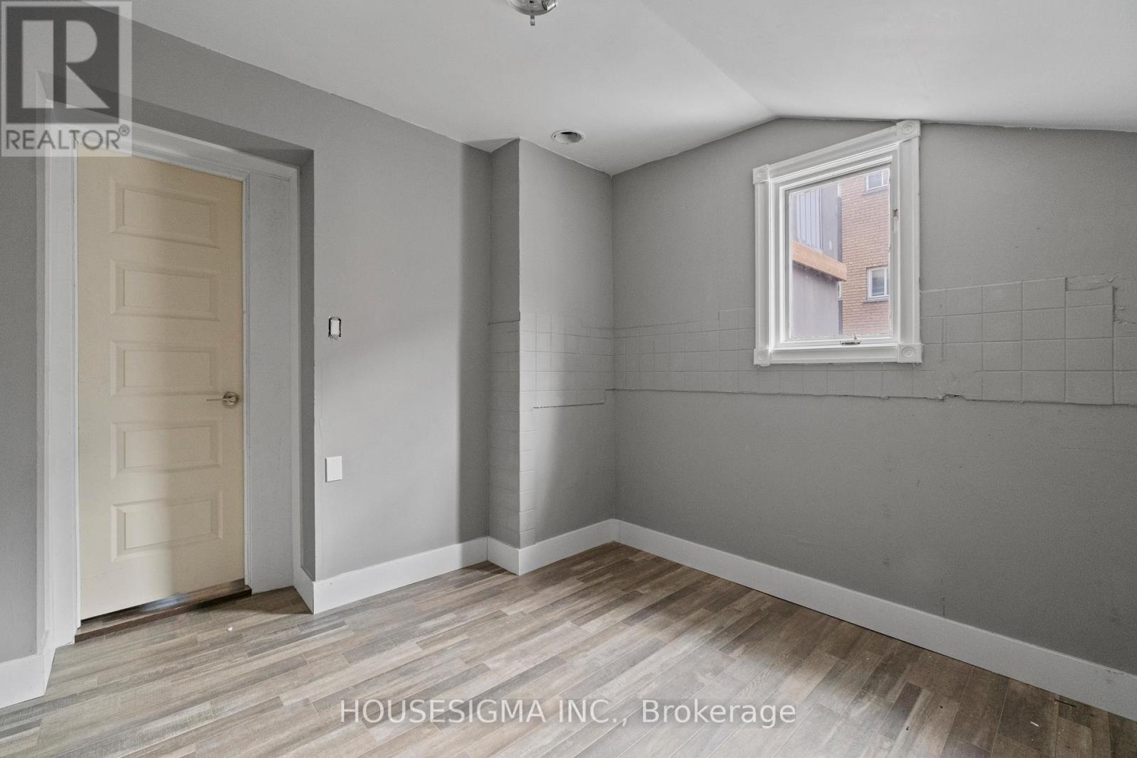 Upper - 66 Grand Avenue, London South, Ontario  N6C 1L7 - Photo 13 - X12990056