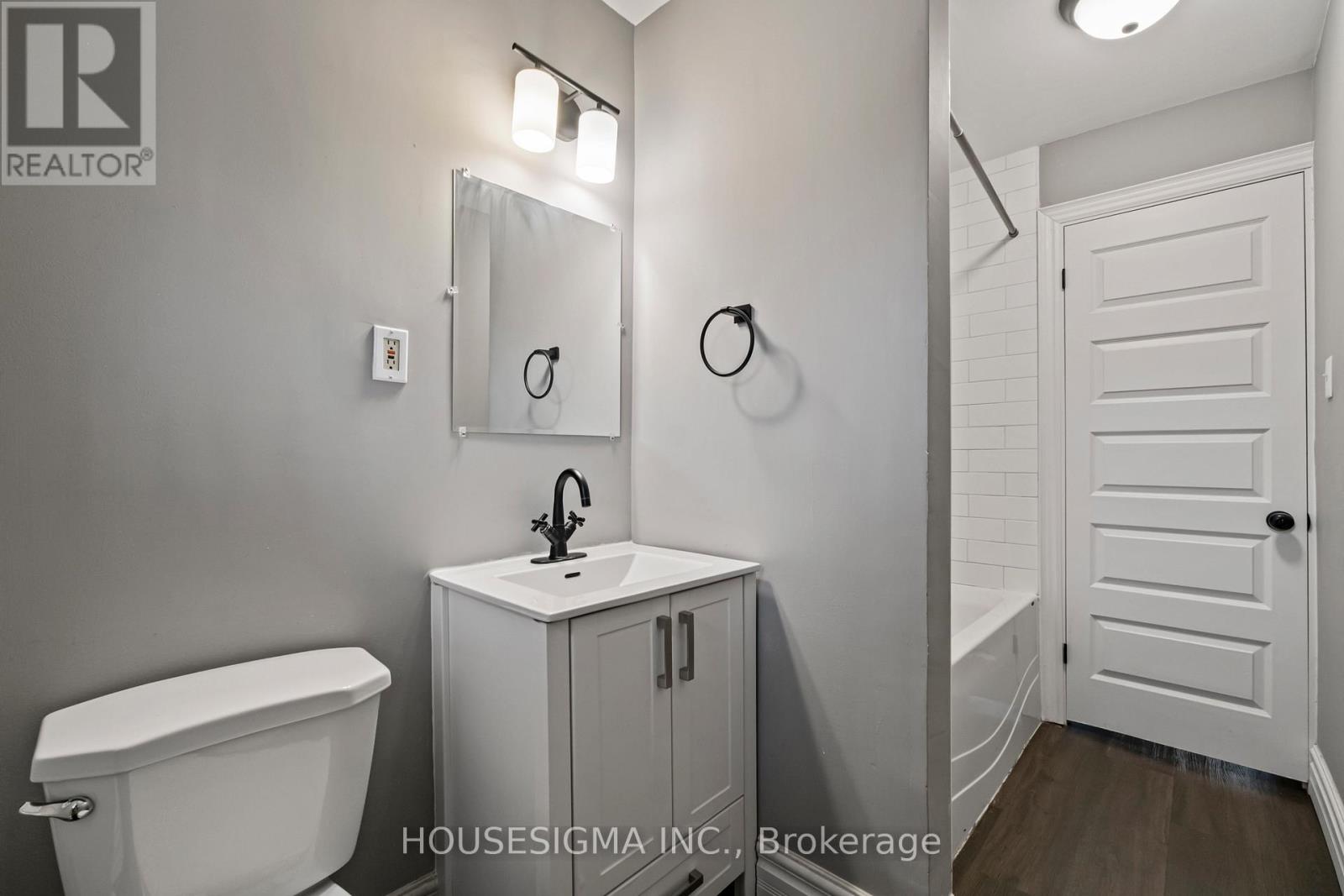 Upper - 66 Grand Avenue, London South, Ontario  N6C 1L7 - Photo 27 - X12990056