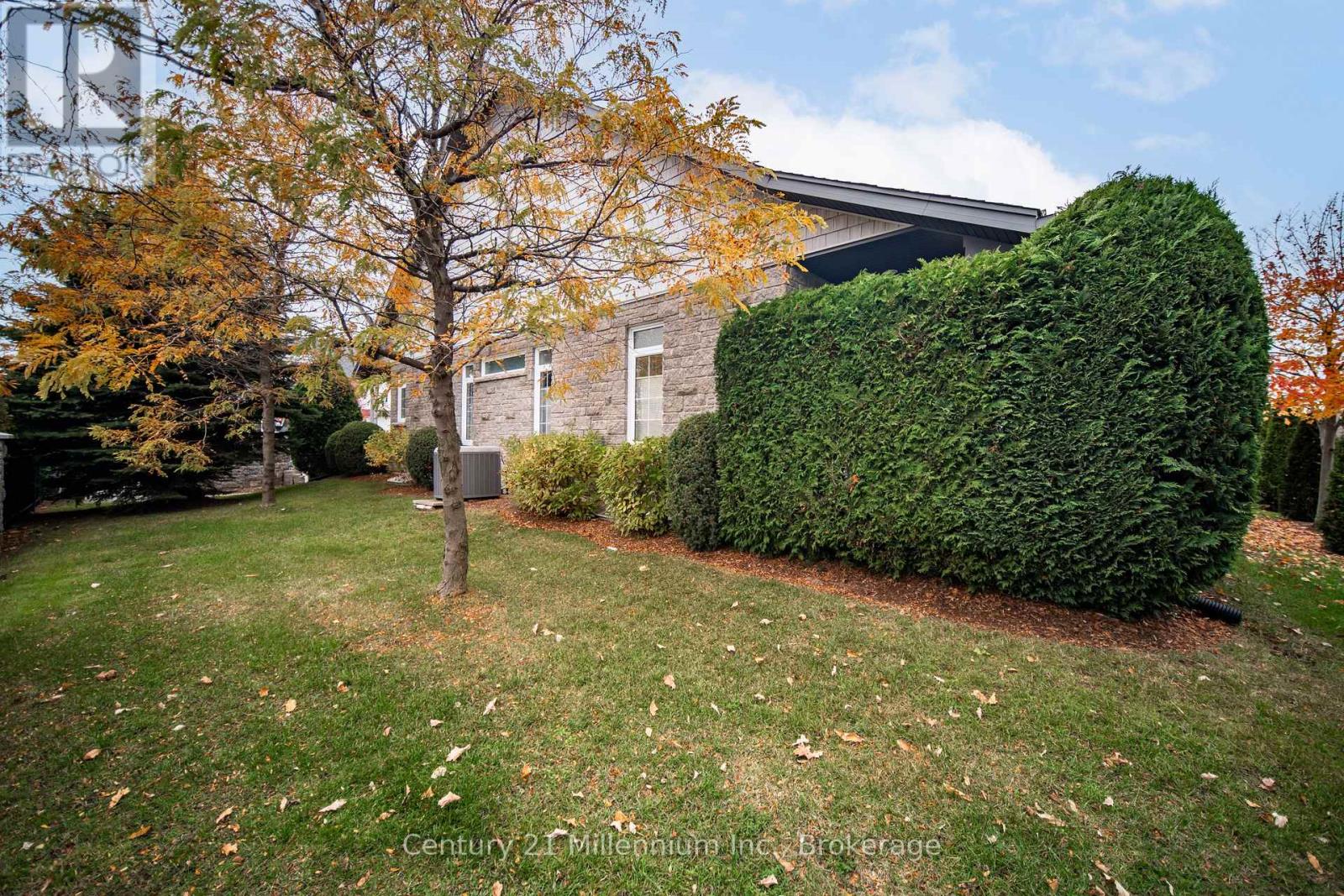 11 - 190 Morpeth Street, Saugeen Shores, Ontario  N0H 2L0 - Photo 3 - X12989984