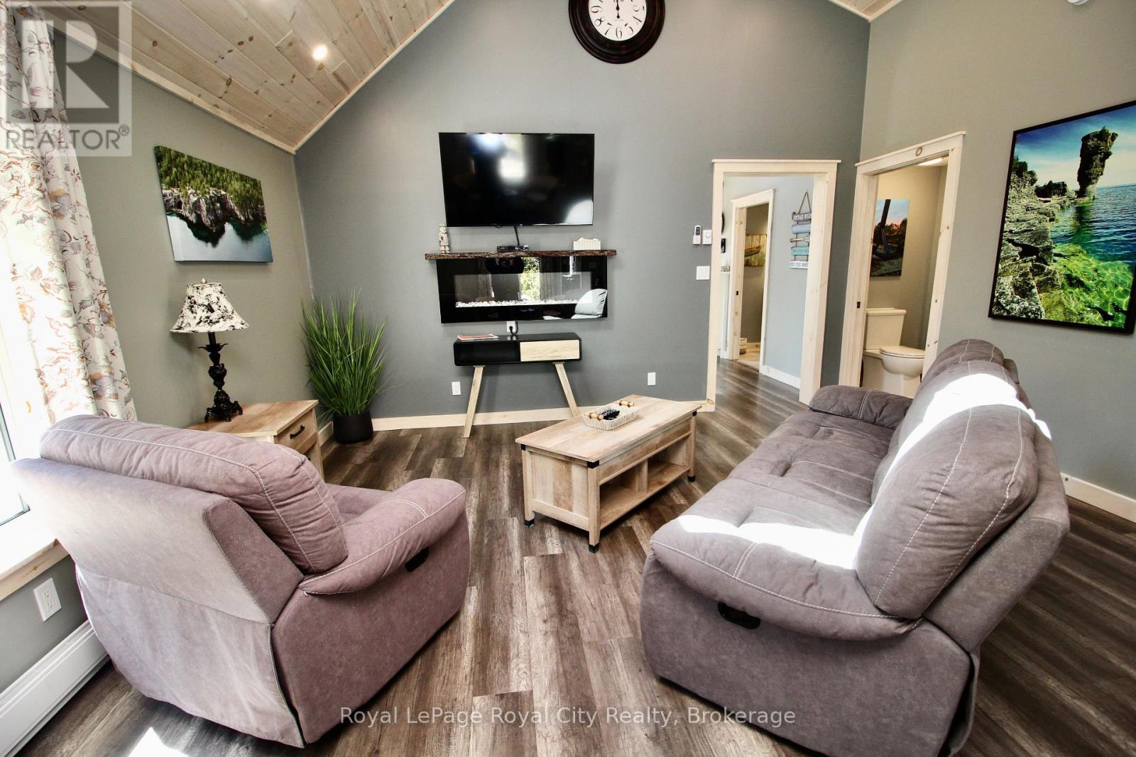 4 Legion Street, Northern Bruce Peninsula, Ontario  N0H 2R0 - Photo 15 - X12990046