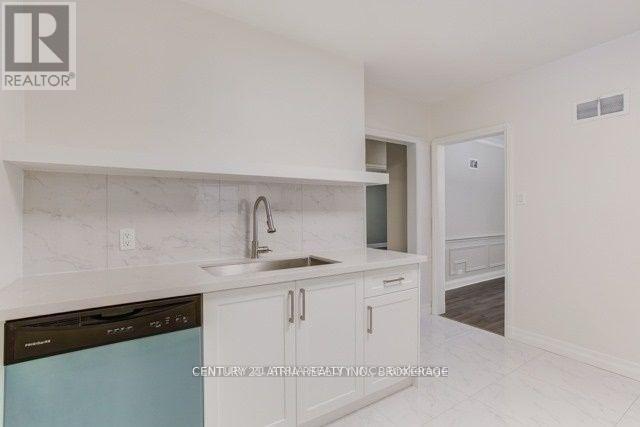 46 Fenn Avenue, Toronto, Ontario  M2L 1M8 - Photo 8 - C12990006