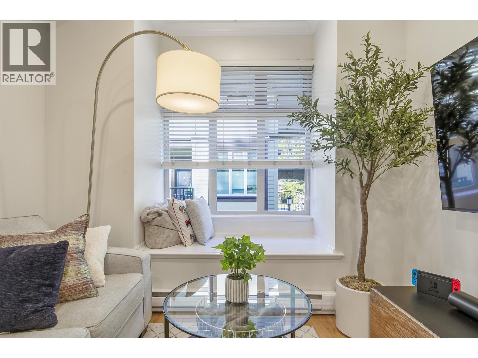 219 5588 Patterson Avenue, Burnaby, British Columbia  V5H 0A7 - Photo 3 - R3110234