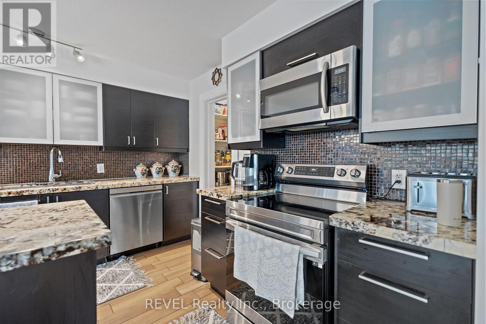 6558 Montrose Road, Niagara Falls, Ontario  L2H 1M4 - Photo 12 - X12989954