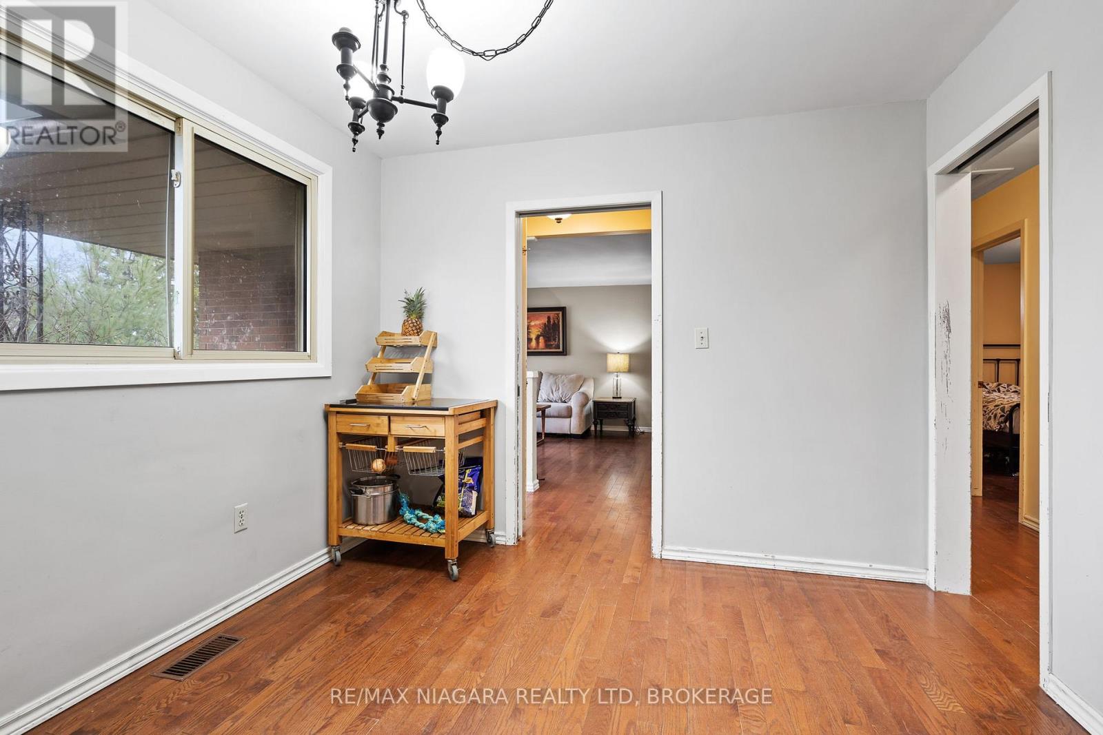 56 Royal Oak Drive, Welland, Ontario  L3C 5V9 - Photo 12 - X12990098