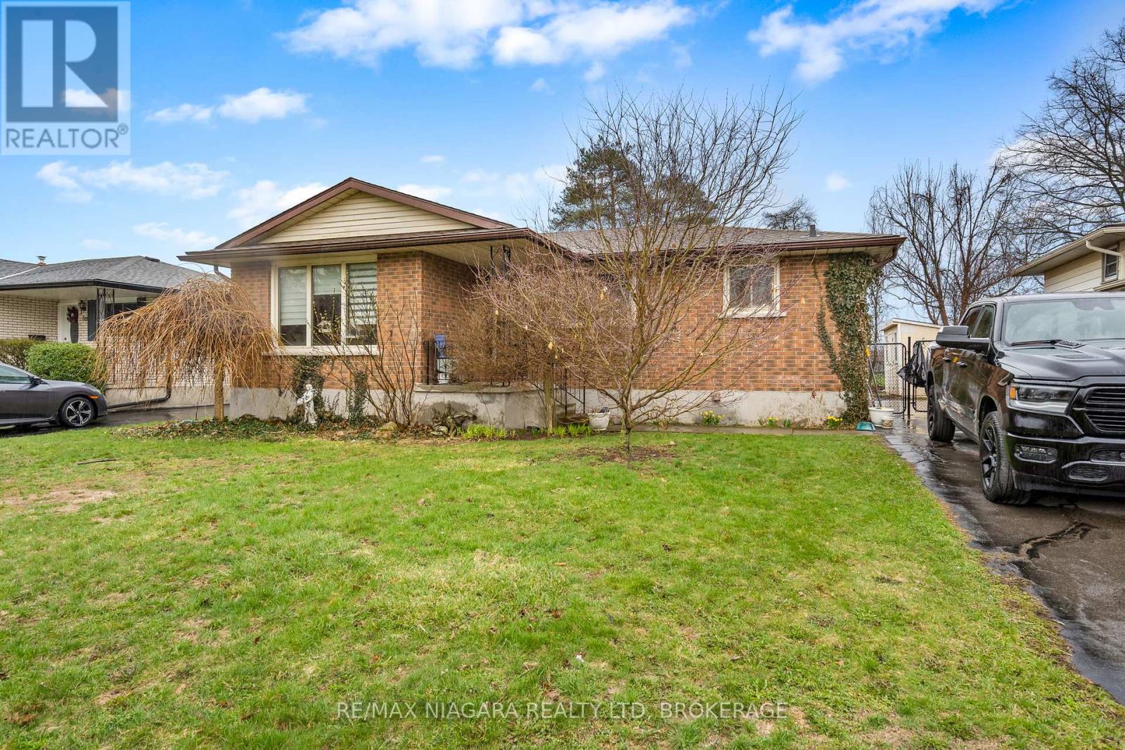 56 Royal Oak Drive, Welland, Ontario  L3C 5V9 - Photo 3 - X12990098