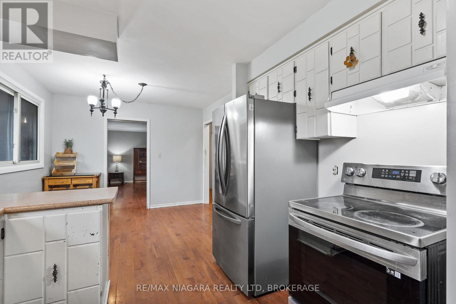 56 Royal Oak Drive, Welland, Ontario  L3C 5V9 - Photo 7 - X12990098