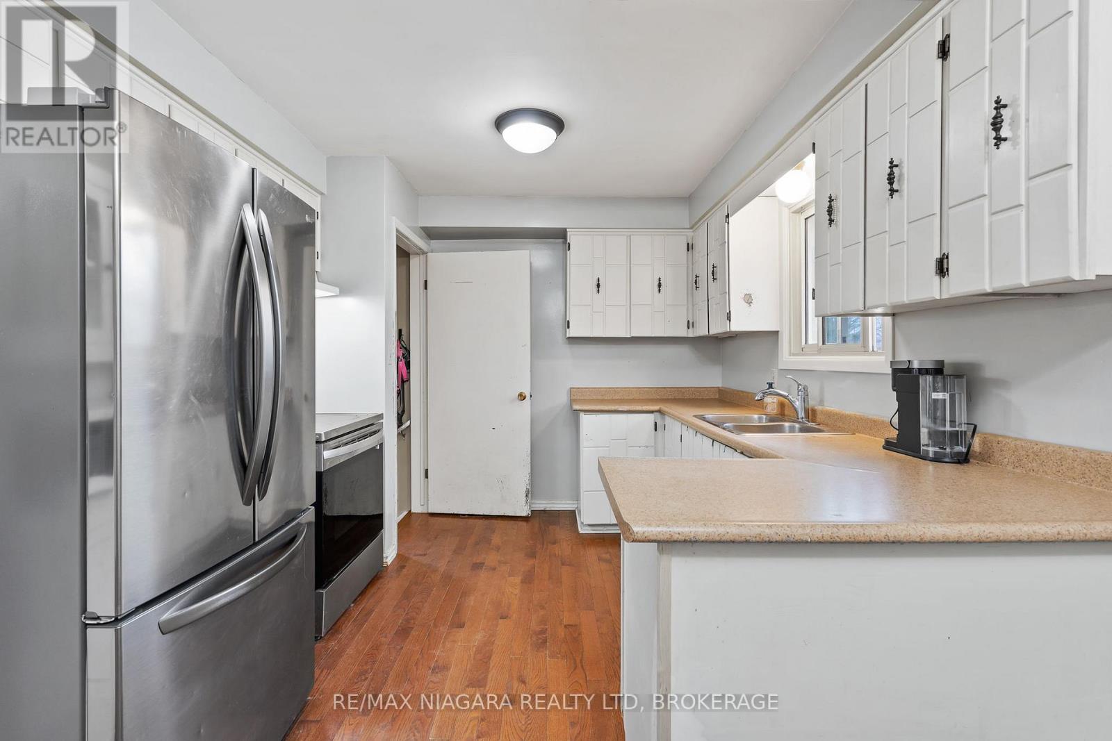 56 Royal Oak Drive, Welland, Ontario  L3C 5V9 - Photo 8 - X12990098