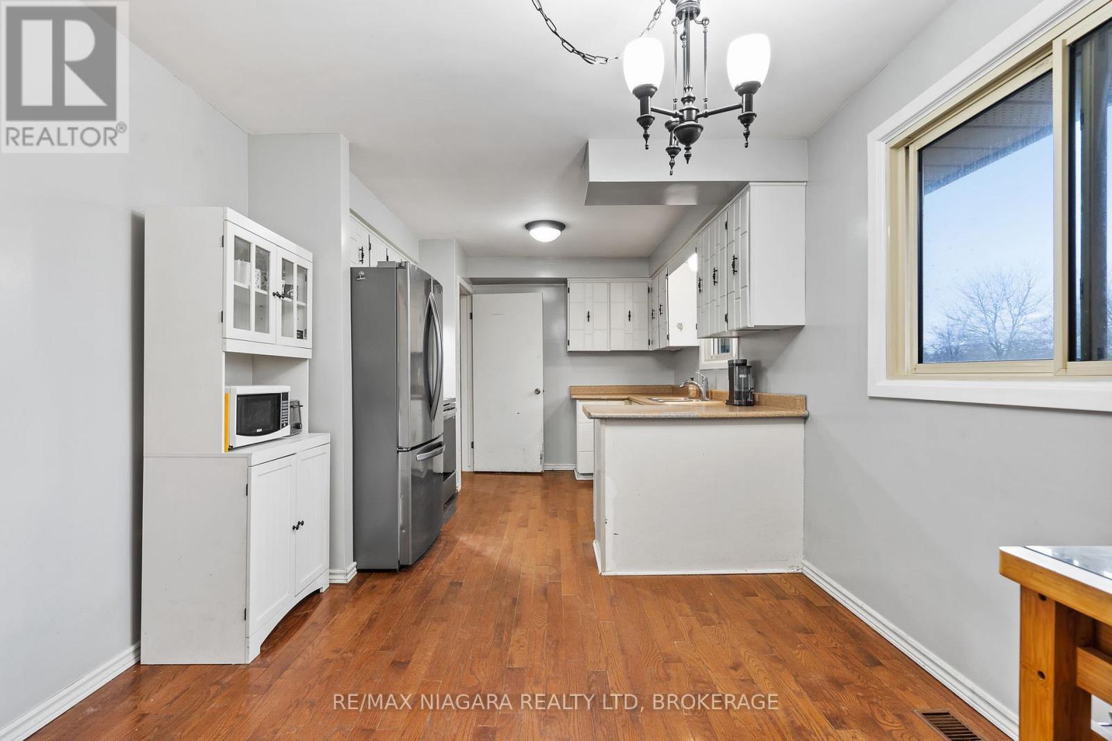 56 Royal Oak Drive, Welland, Ontario  L3C 5V9 - Photo 9 - X12990098