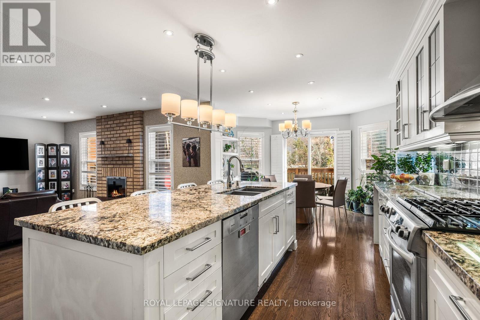 59 Edenbridge Drive, Vaughan, Ontario  L4J 7V3 - Photo 9 - N12989924