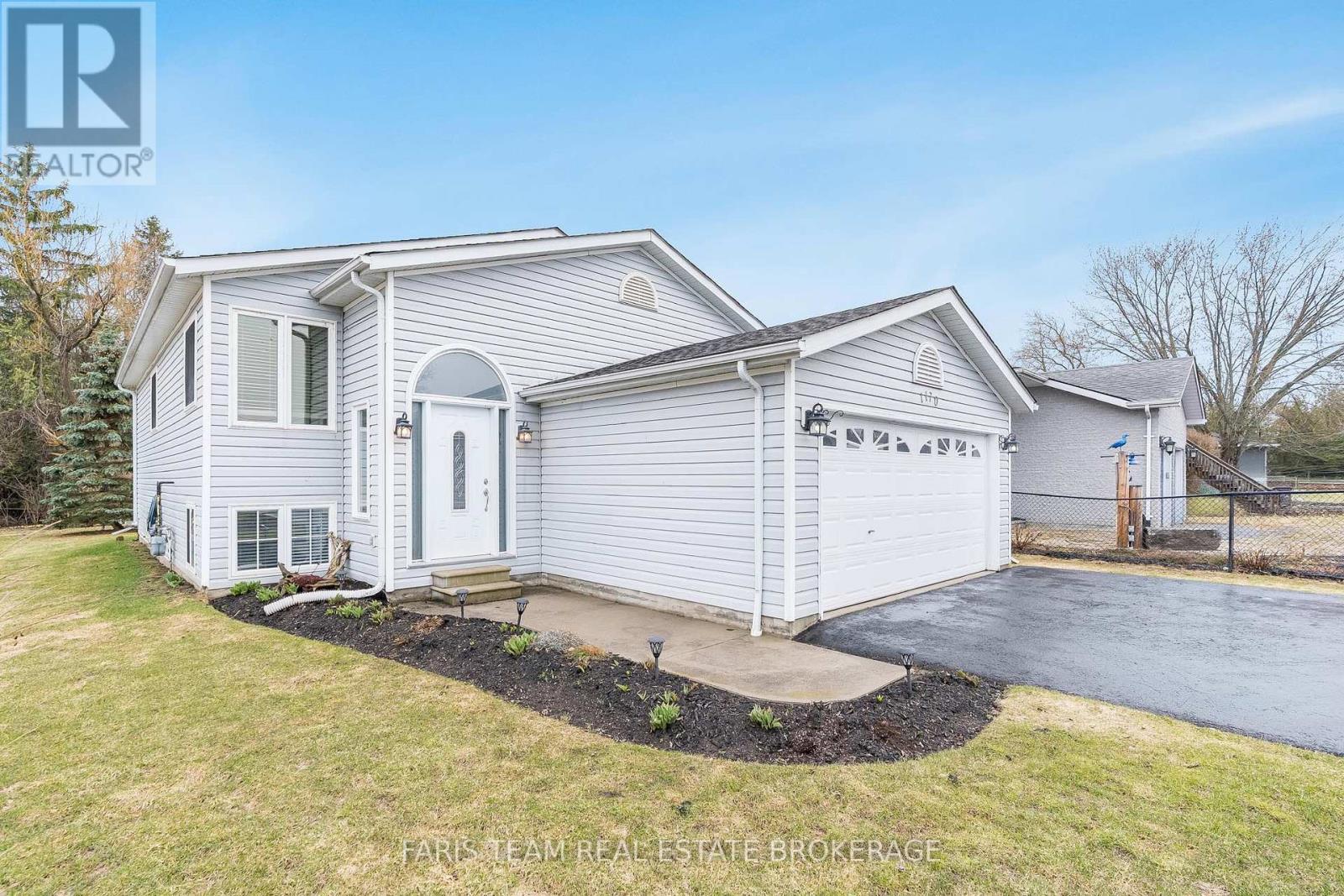 1170 Arnold Street, Innisfil, Ontario  L0L 1W0 - Photo 2 - N12990044