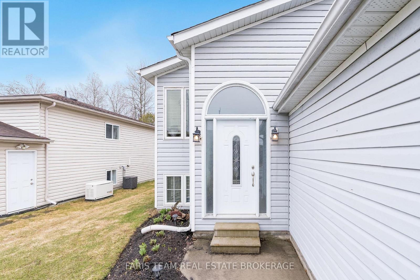 1170 Arnold Street, Innisfil, Ontario  L0L 1W0 - Photo 3 - N12990044