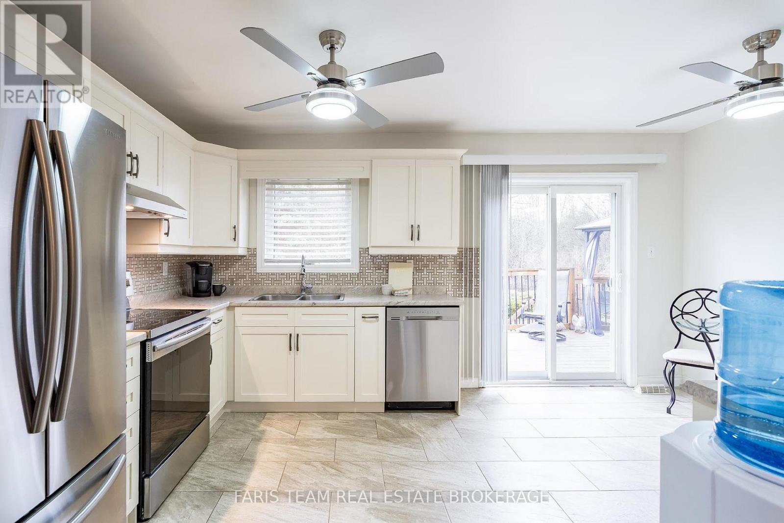 1170 Arnold Street, Innisfil, Ontario  L0L 1W0 - Photo 5 - N12990044