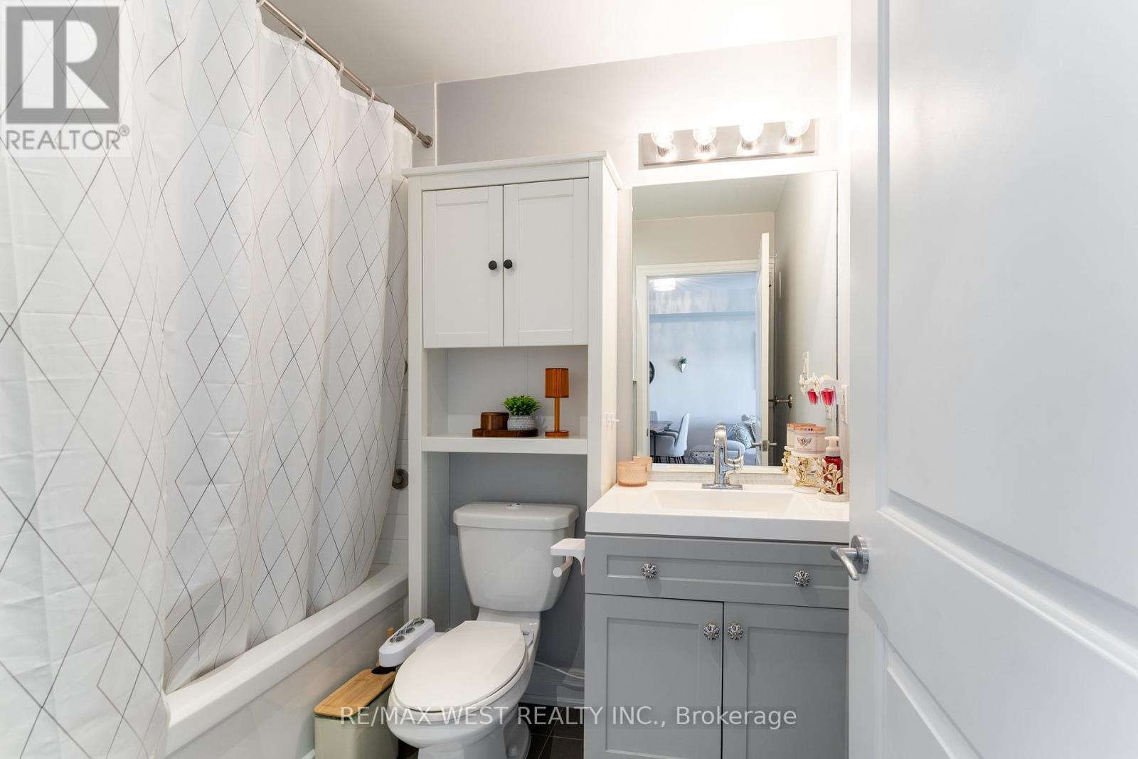 230 - 111 Civic Square Gate, Aurora, Ontario  L4G 0S6 - Photo 12 - N12990064