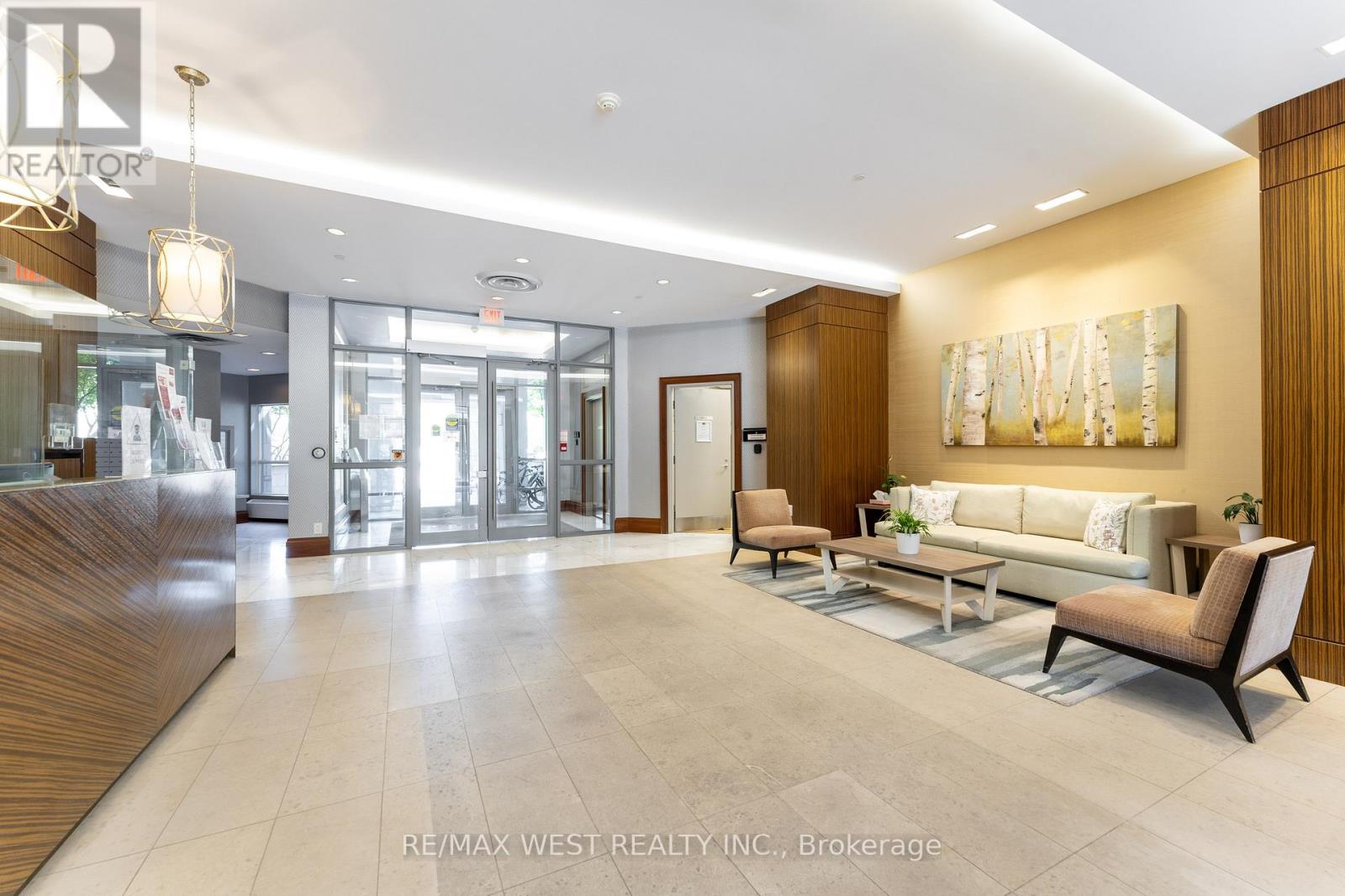 230 - 111 Civic Square Gate, Aurora, Ontario  L4G 0S6 - Photo 2 - N12990064