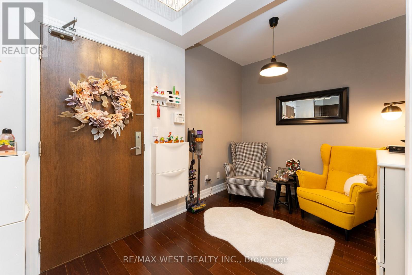 230 - 111 Civic Square Gate, Aurora, Ontario  L4G 0S6 - Photo 3 - N12990064