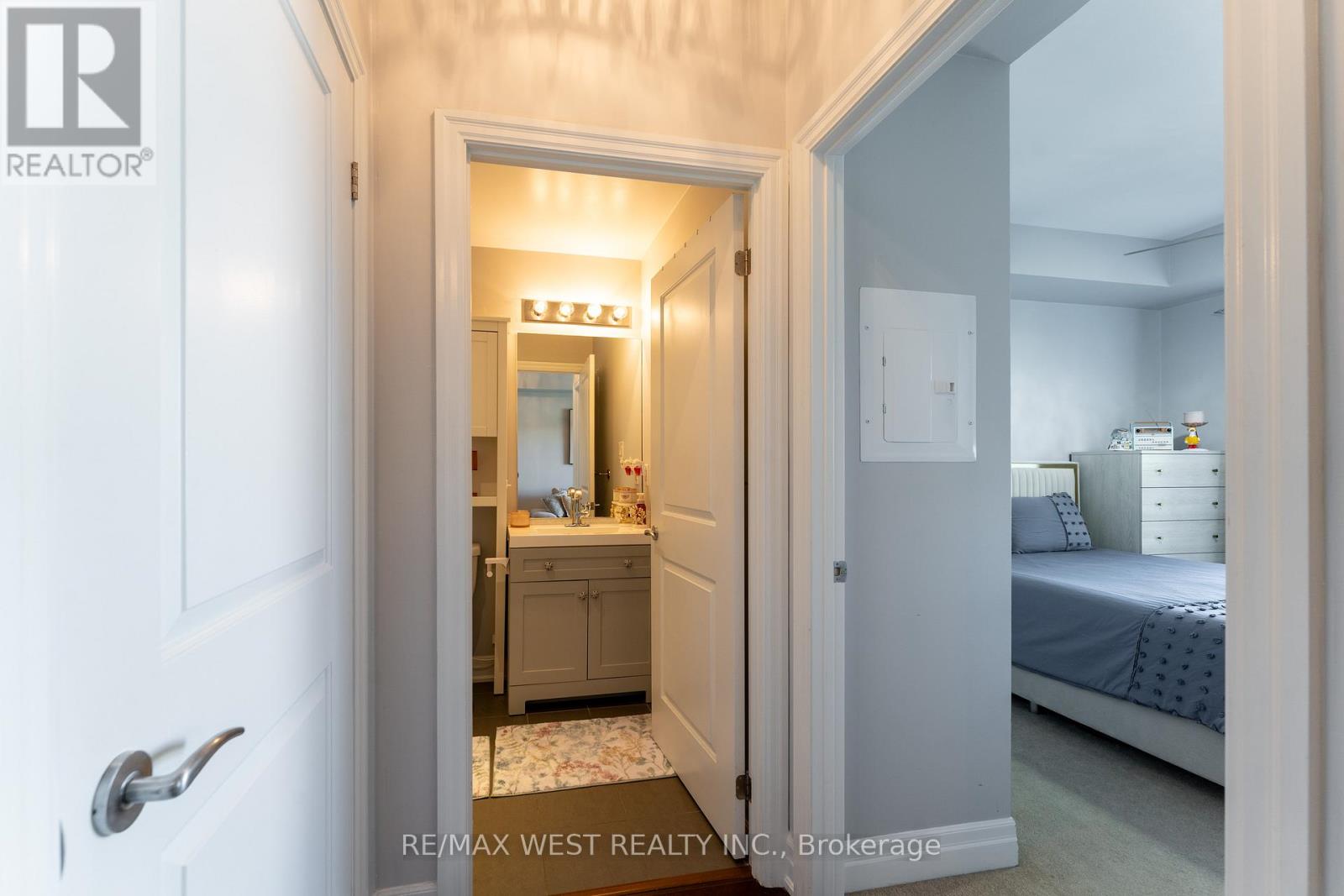 230 - 111 Civic Square Gate, Aurora, Ontario  L4G 0S6 - Photo 9 - N12990064