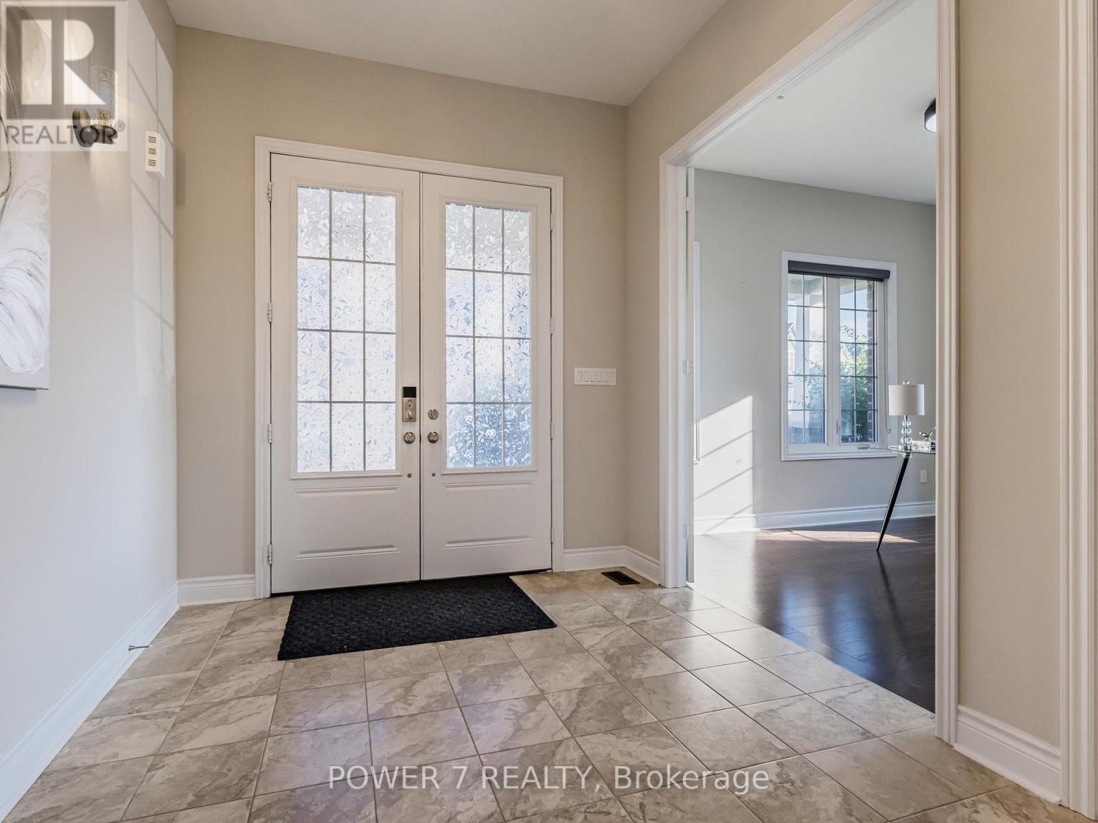 61 Match Point Court, Aurora, Ontario  L4G 3J1 - Photo 6 - N12990092