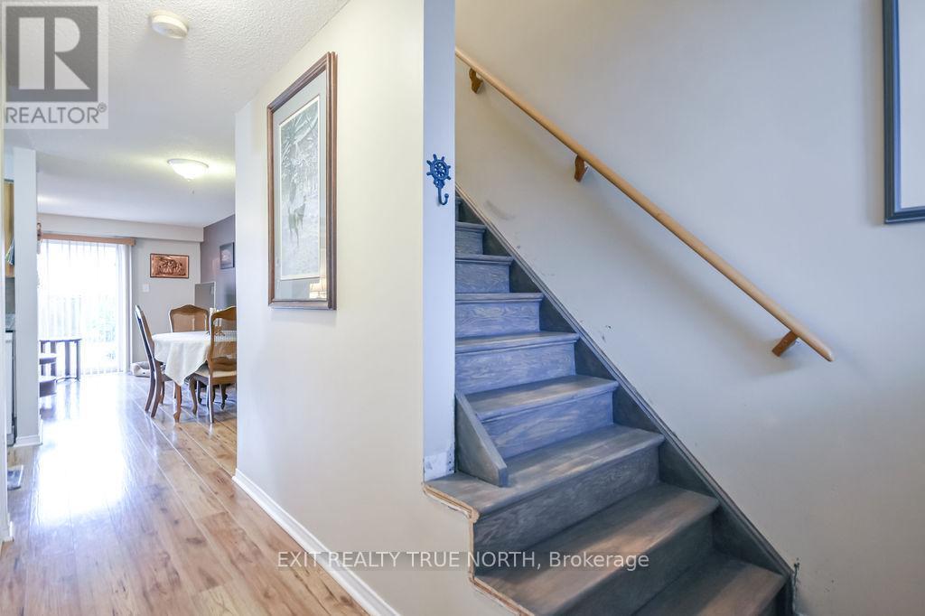 357 Dunsmore Lane, Barrie, Ontario  L4M 7B1 - Photo 4 - S12989992