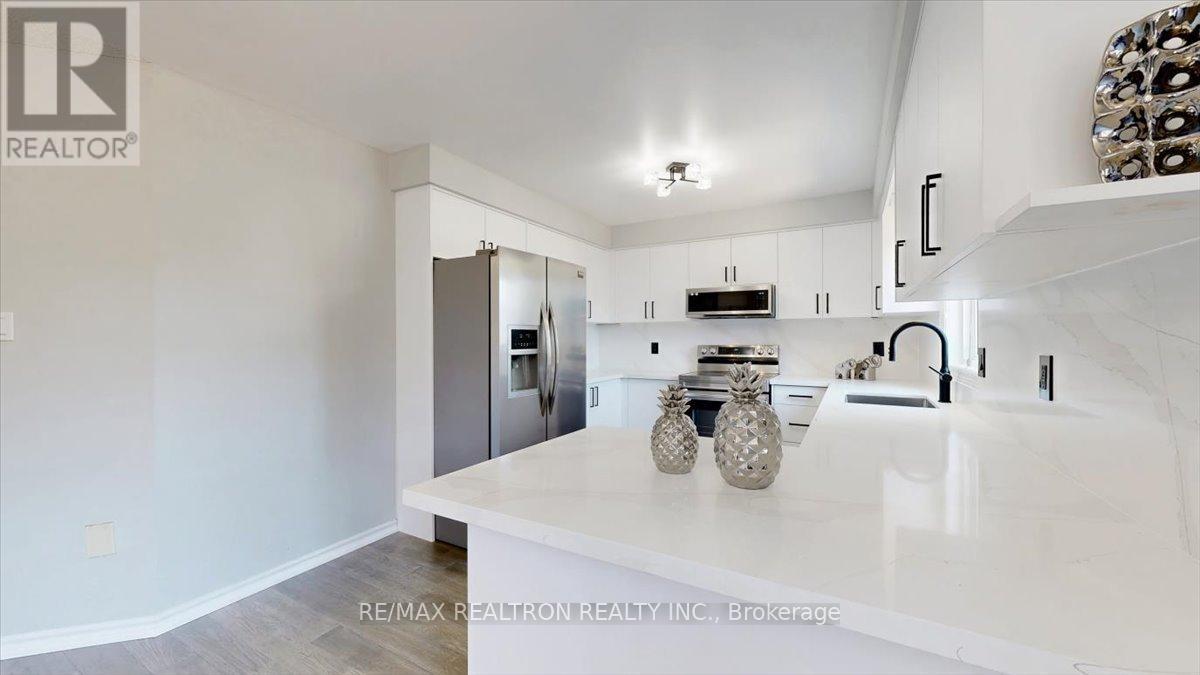 19 Tamarack Trail, Barrie, Ontario  L4N 9S1 - Photo 11 - S12990004