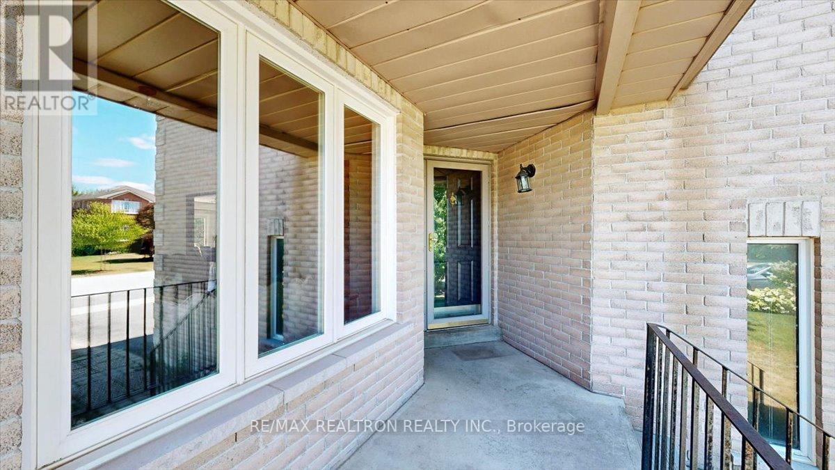 19 Tamarack Trail, Barrie, Ontario  L4N 9S1 - Photo 3 - S12990004