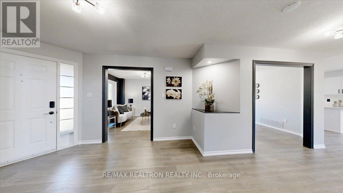 19 Tamarack Trail, Barrie, Ontario  L4N 9S1 - Photo 5 - S12990004