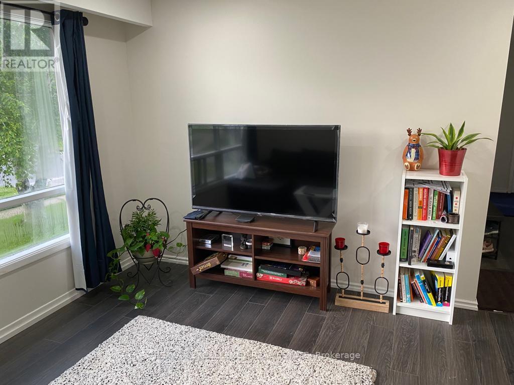 31 Bernick Drive, Barrie (Grove East), Ontario L4M 5C1 - Photo 5 - S12990072