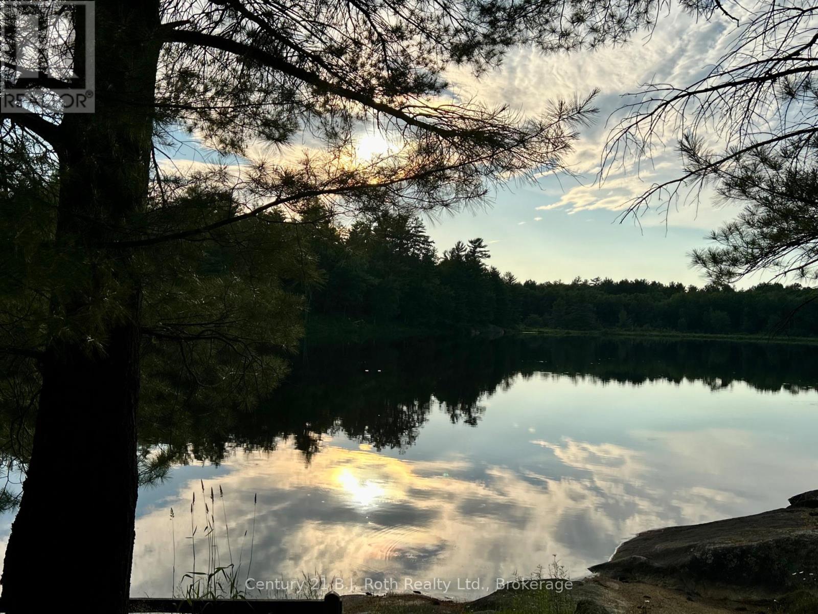 1112 Sam Cook Road, Gravenhurst, Ontario  P1P 1R3 - Photo 2 - X12672910