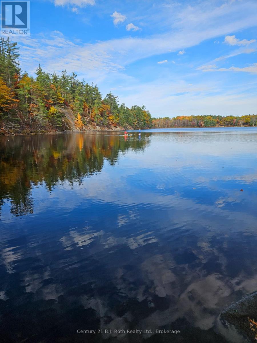 1112 Sam Cook Road, Gravenhurst, Ontario  P1P 1R3 - Photo 8 - X12672910