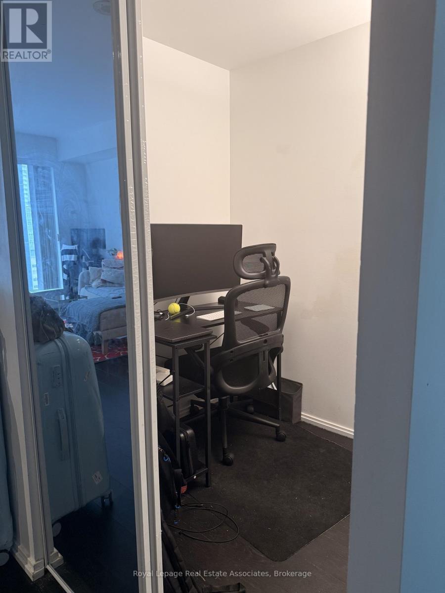 2206 - 68 Shuter Street, Toronto, Ontario  M5B 1B4 - Photo 12 - C12982908