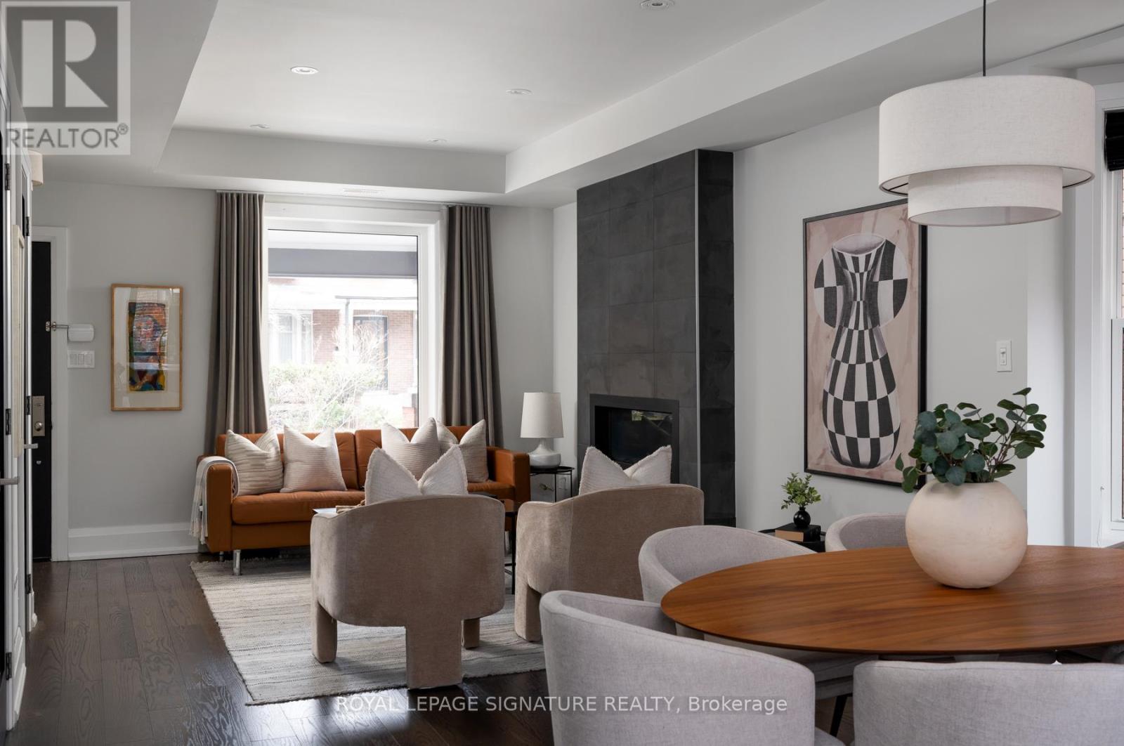 77 DEARBOURNE AVENUE, Toronto, Ontario