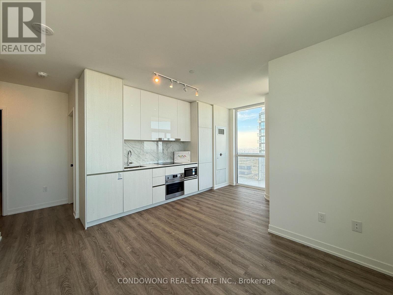 6002 - 8 Interchange Way, Vaughan, Ontario  L4K 0R2 - Photo 4 - N12906230