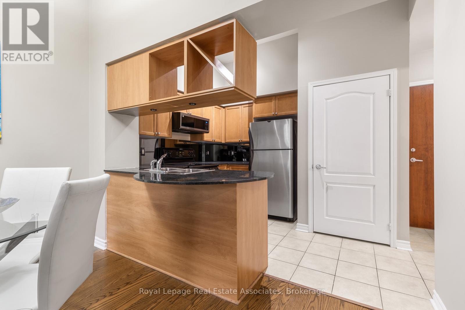 319 - 330 Princess Royal Drive, Mississauga, Ontario  L5B 4P7 - Photo 14 - W12982960