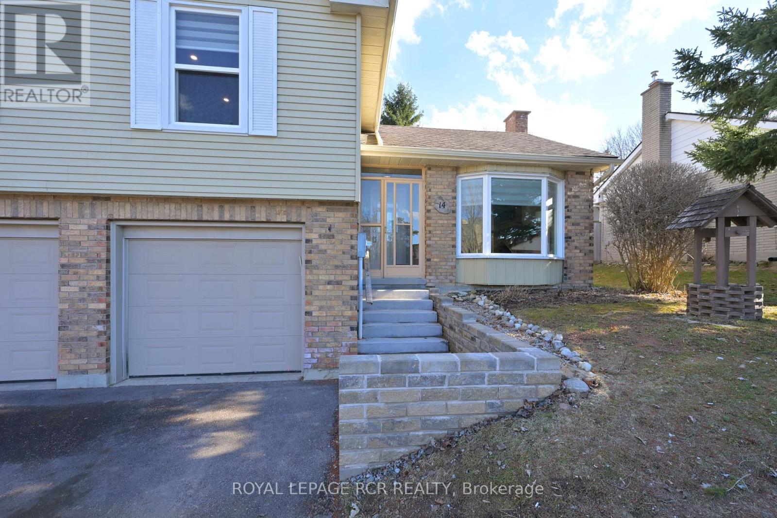 14 Goldgate Crescent, Orangeville, Ontario  L9W 4B5 - Photo 2 - W12969226