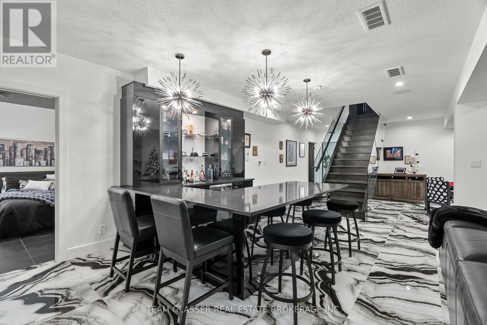 10143 Pinery Bluffs Road, Lambton Shores, Ontario  N0M 1T0 - Photo 24 - X12989504