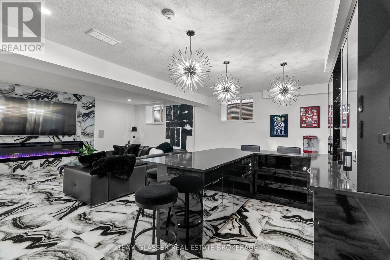 10143 Pinery Bluffs Road, Lambton Shores, Ontario  N0M 1T0 - Photo 22 - X12989504