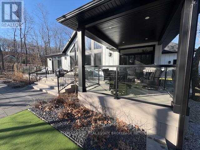 10143 Pinery Bluffs Road, Lambton Shores, Ontario  N0M 1T0 - Photo 43 - X12989504