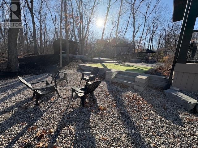 10143 Pinery Bluffs Road, Lambton Shores, Ontario  N0M 1T0 - Photo 46 - X12989504