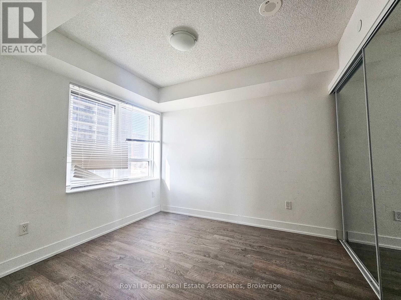 525 - 9 Mabelle Avenue, Toronto, Ontario  M9A 0E1 - Photo 10 - W12989932