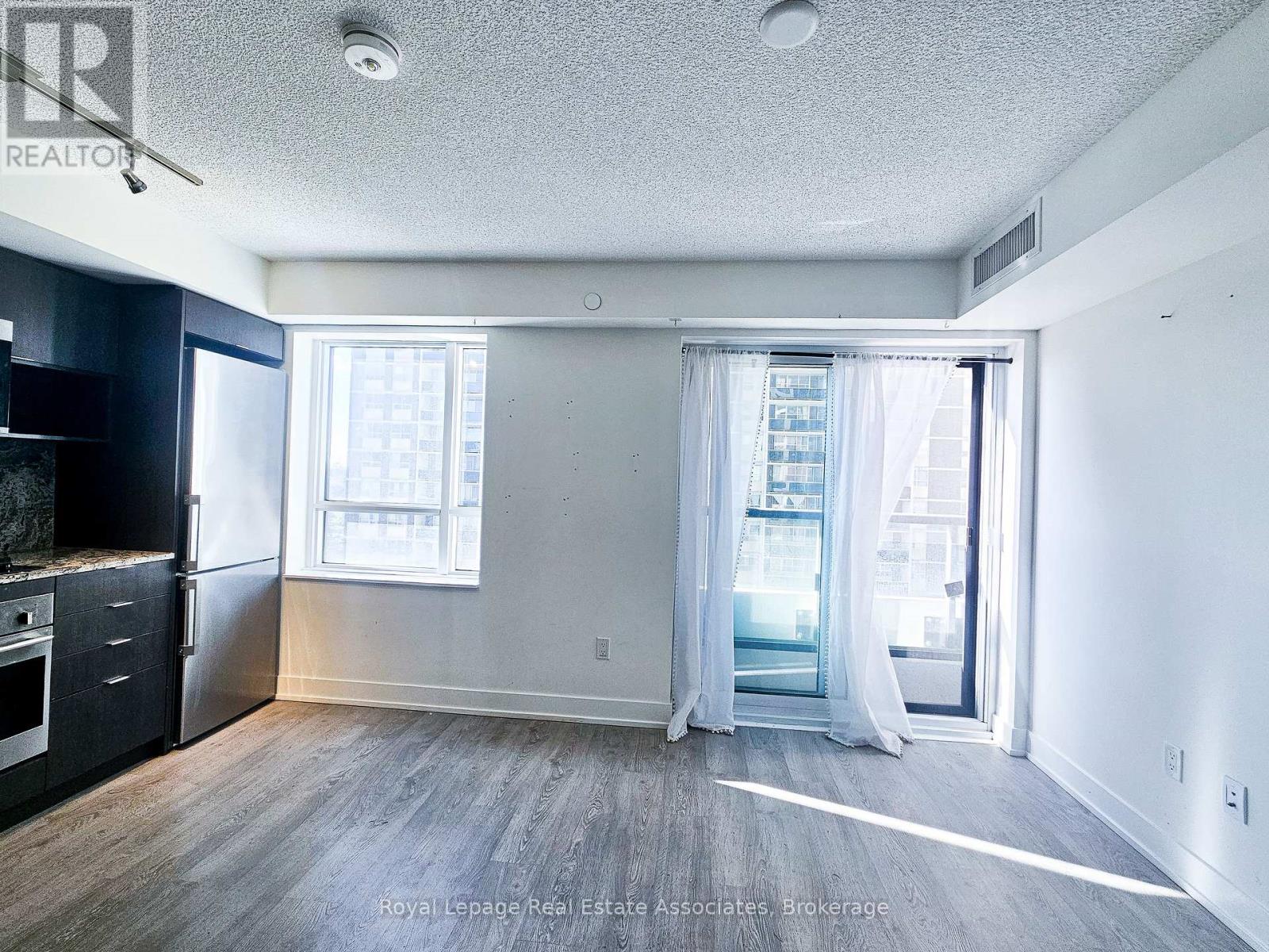 525 - 9 Mabelle Avenue, Toronto, Ontario  M9A 0E1 - Photo 4 - W12989932