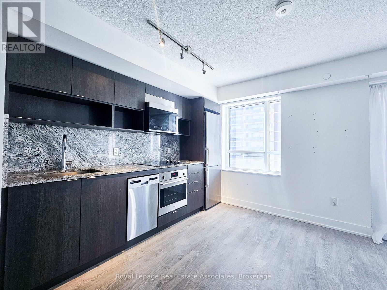 525 - 9 Mabelle Avenue, Toronto, Ontario  M9A 0E1 - Photo 6 - W12989932